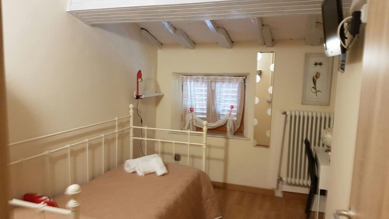 Flori'S Bed and Breakfast Viareggio Exteriör bild