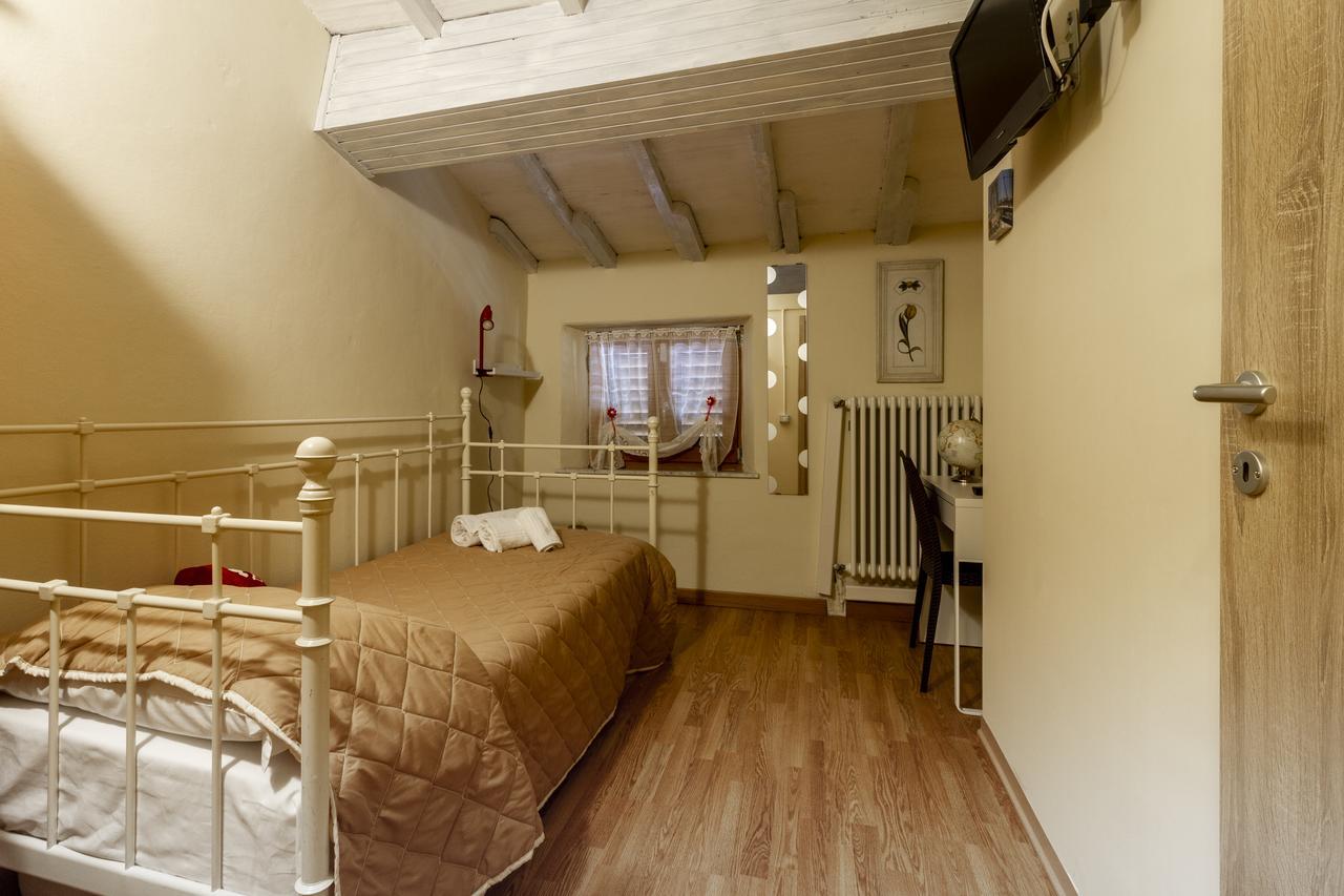 Flori'S Bed and Breakfast Viareggio Exteriör bild